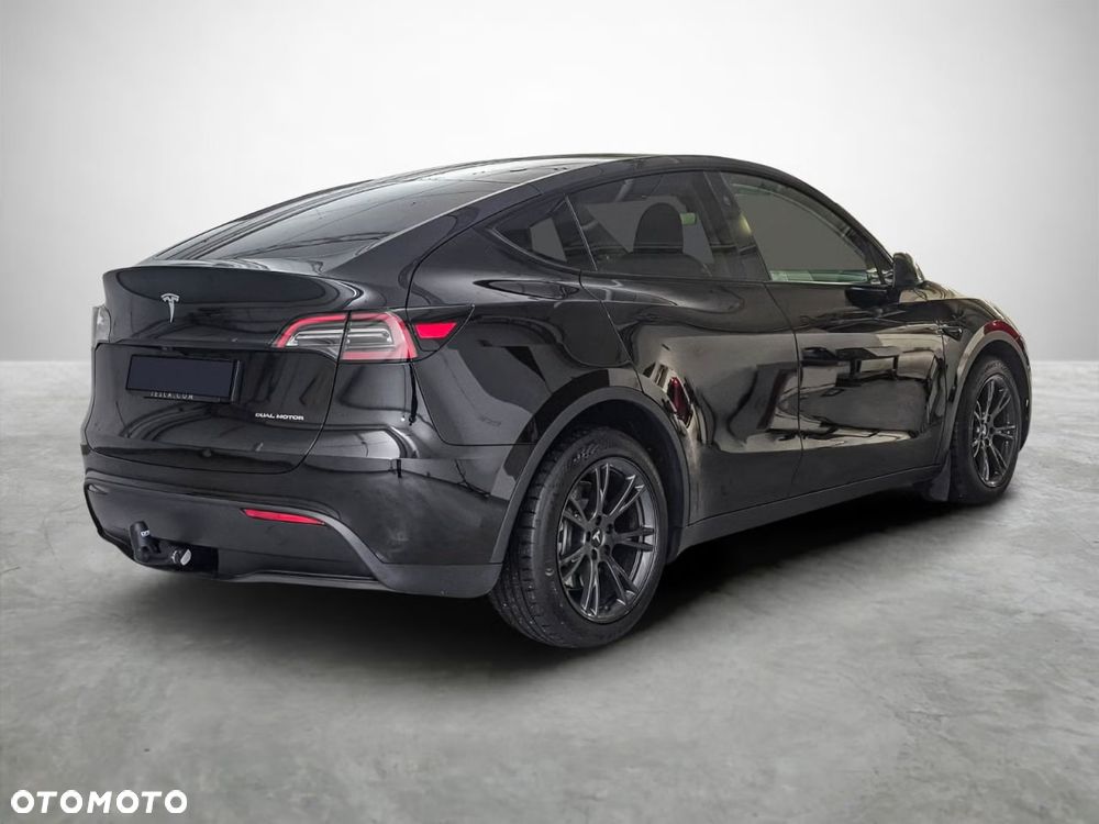 Tesla Model Y Long Range AWD - 6