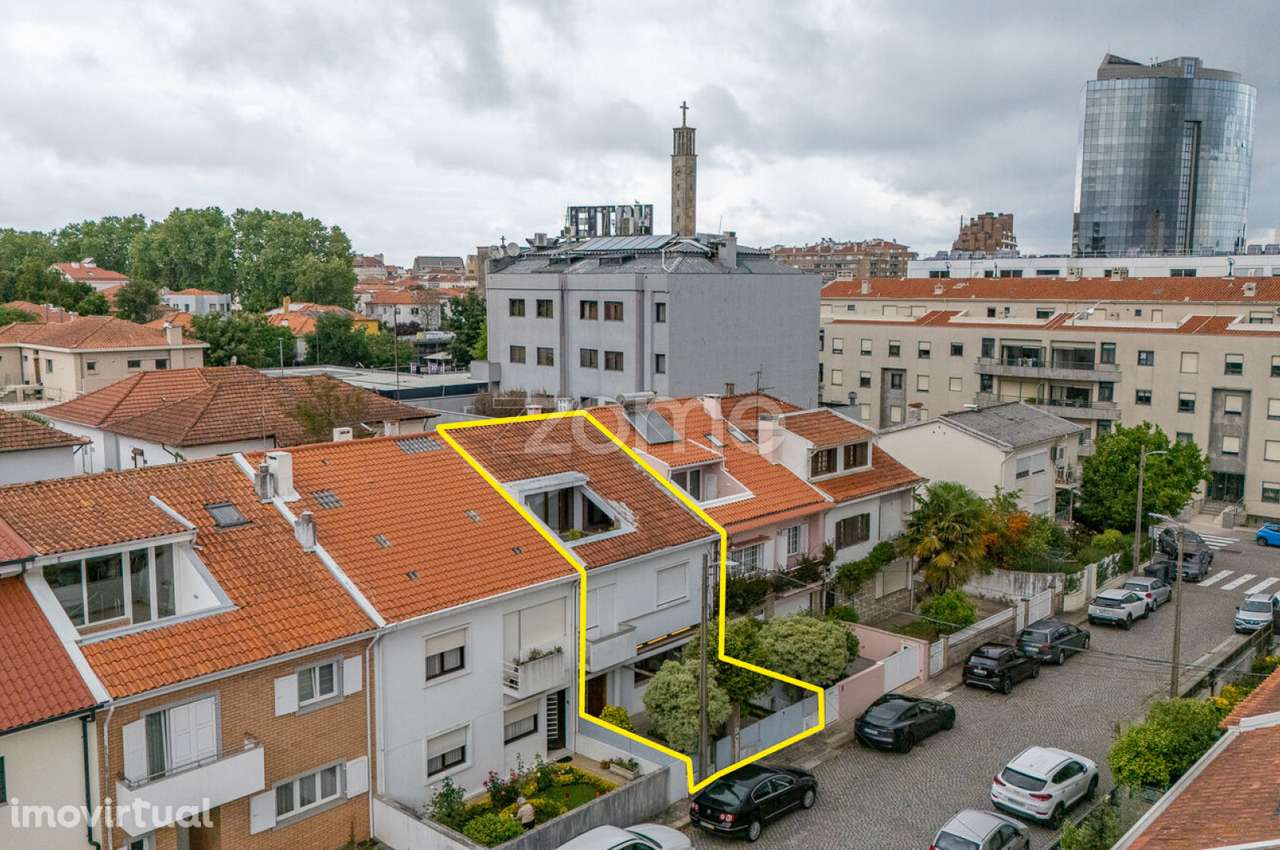 Moradia T3 com Jardim e Terraço | 3 Pisos | Áreas Amplas | Porto - Grande imagem: 2/40
