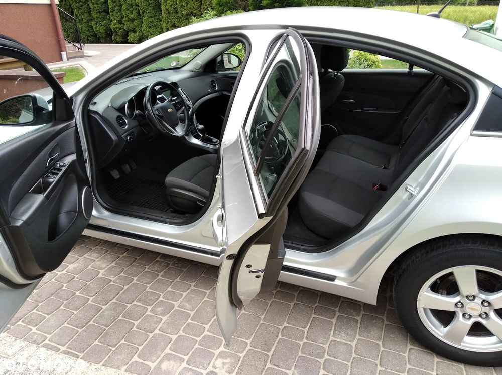 Chevrolet Cruze 1.6 LS - 29