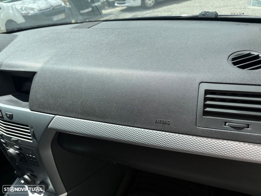 Opel Astra GTC - 27
