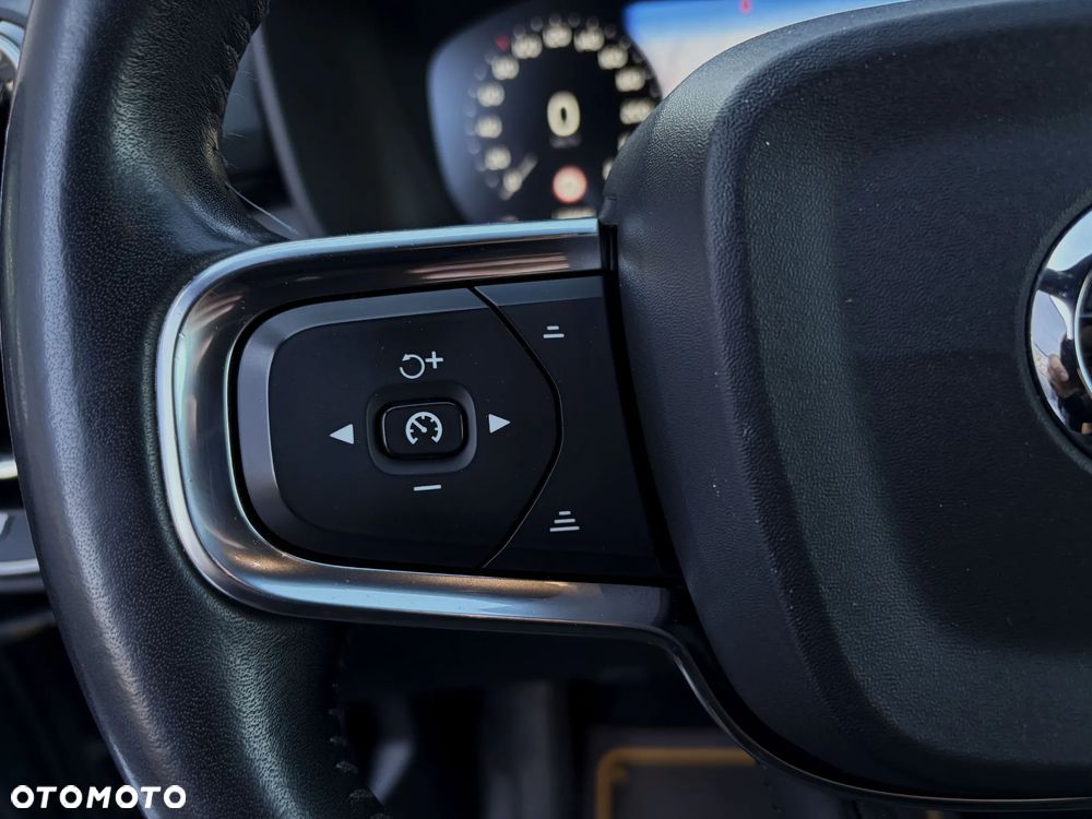 Volvo XC 40 D4 AWD Geartronic Momentum - 24