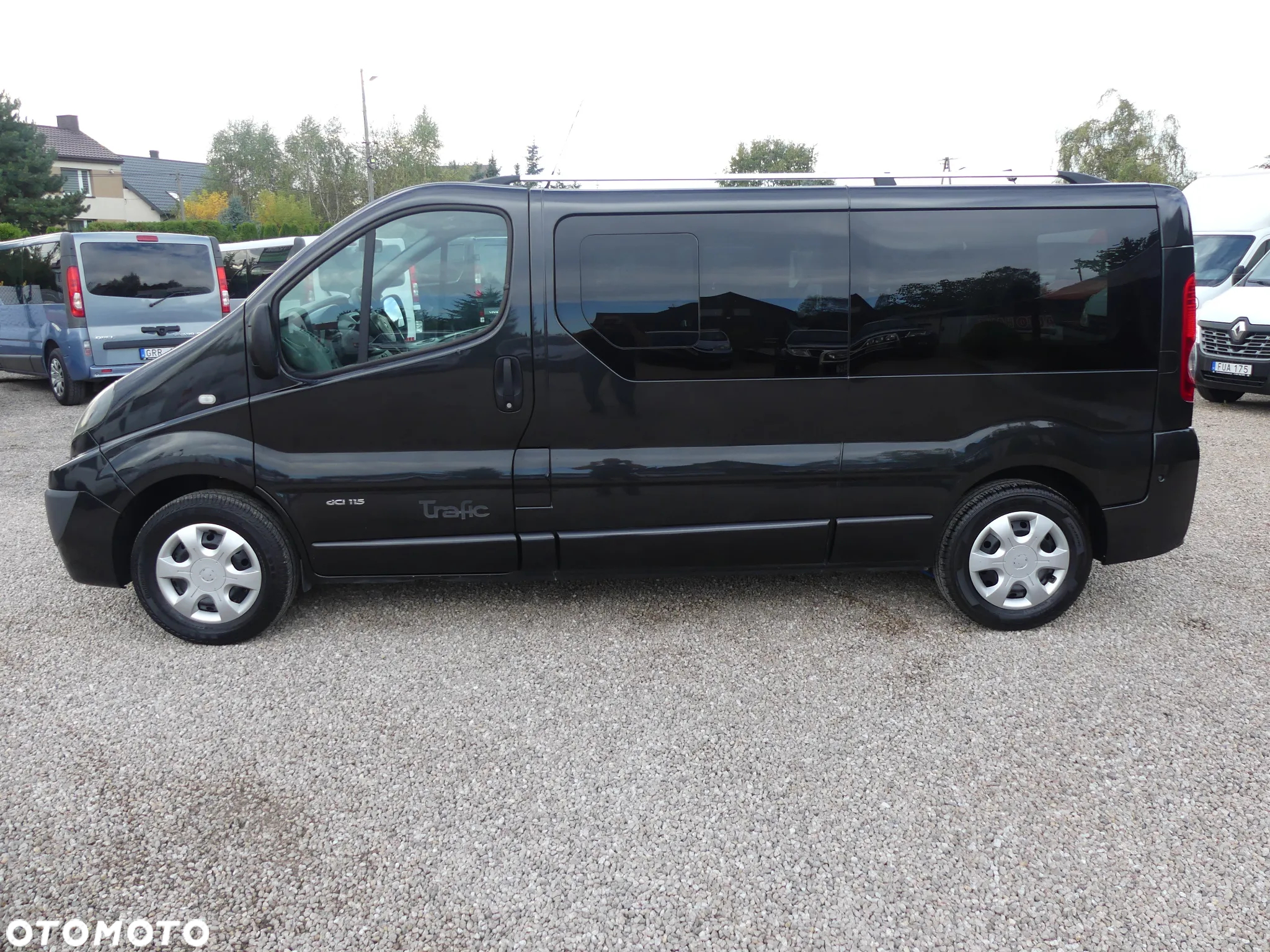 Renault Trafic 2.0 dCi 115 FAP Grand Passenger Black Edition - 27