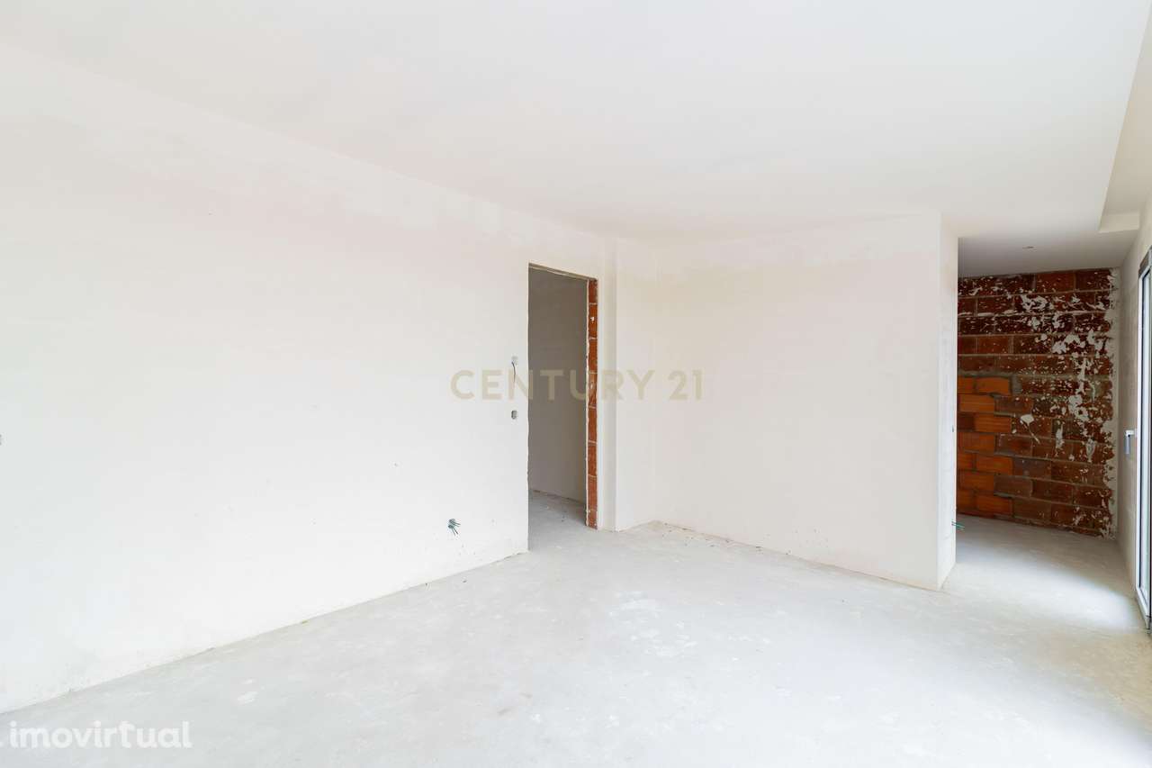 Moradia T3 na Embra, Marinha Grande – Conforto e Modernidade para a Su - Grande imagem: 3/3