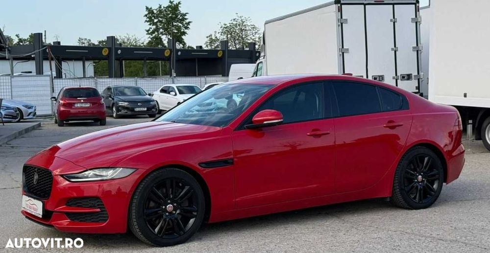 Jaguar XE D200 RWD MHEV R-Dynamic S - 4