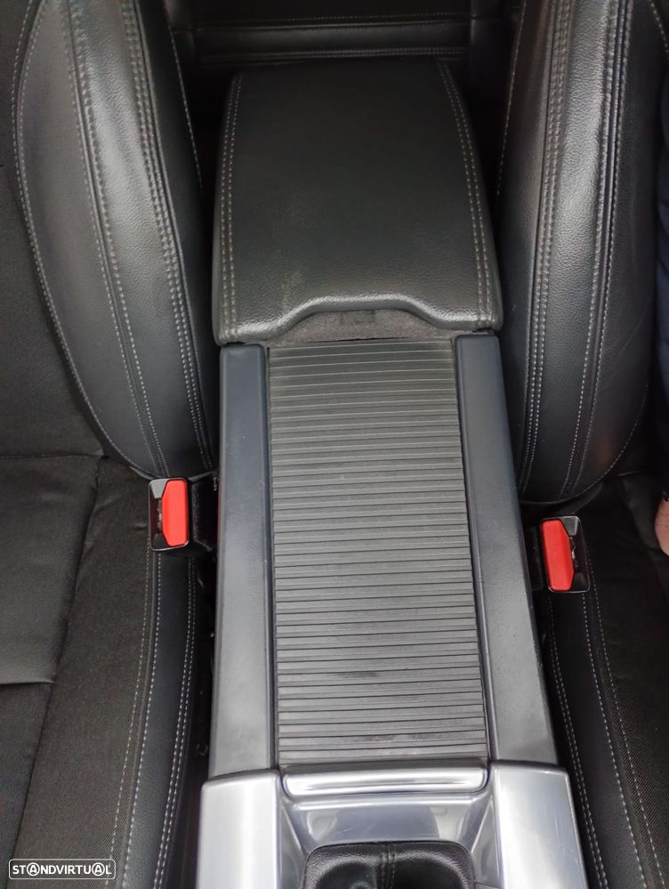 Volvo V60 2.0 D2 R-Design Momentum - 24