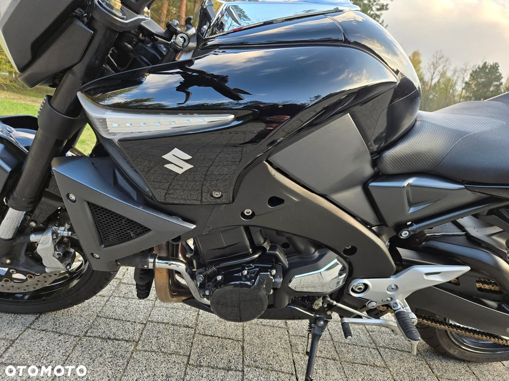 Suzuki GSX - 32