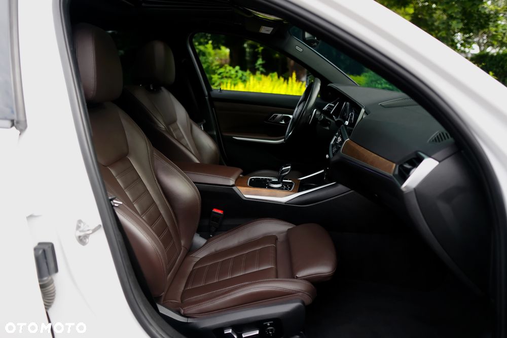 BMW Seria 3 M340i xDrive - 22