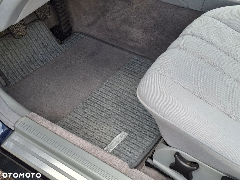 Mercedes-Benz Klasa E 240 Classic - 11