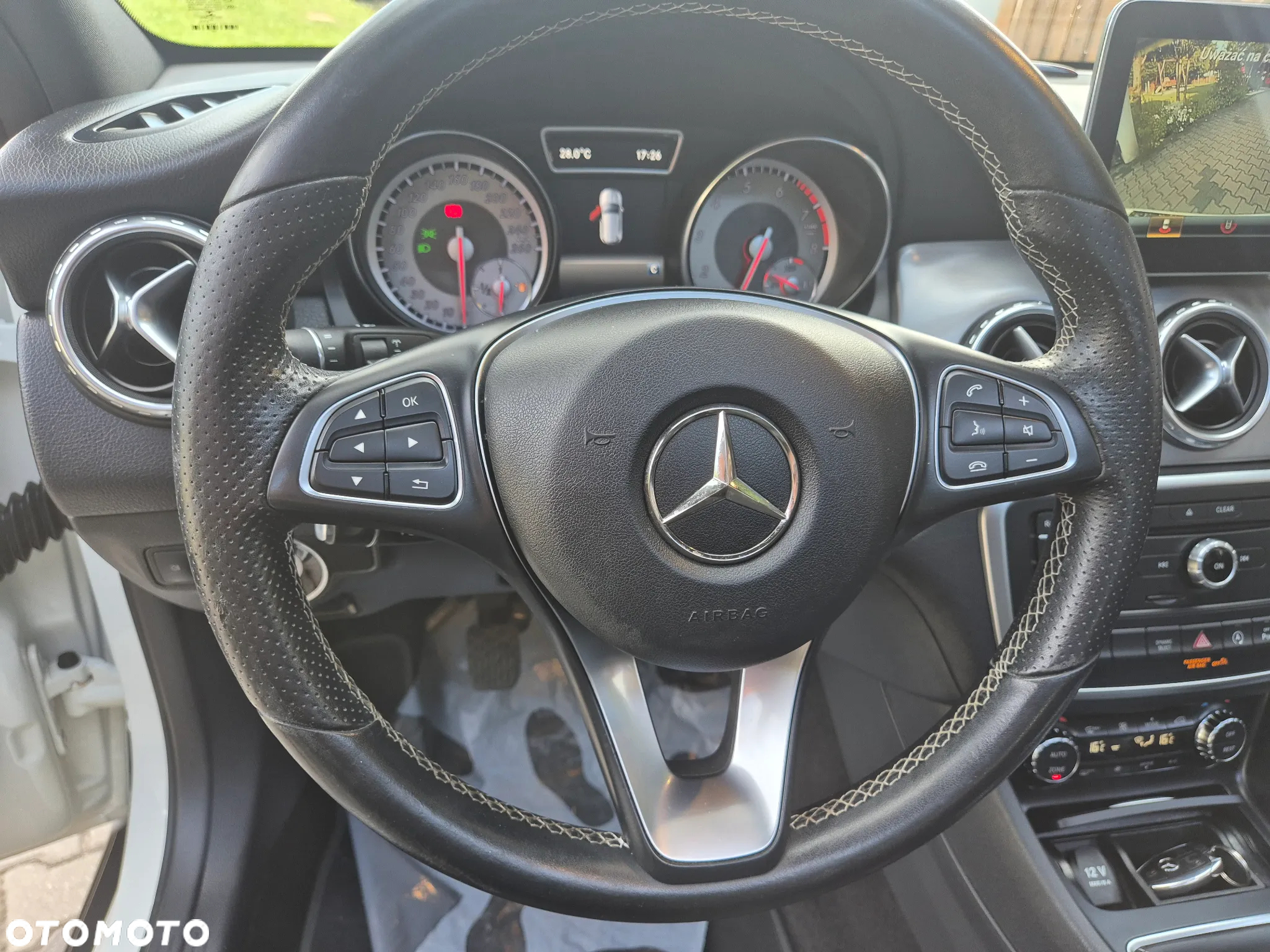 Mercedes-Benz GLA 200 UrbanStyle Edition - 20