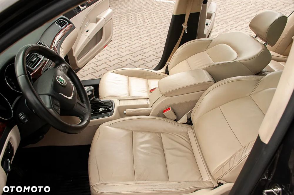 Skoda Superb 2.0 TDI DSG Exclusive - 27