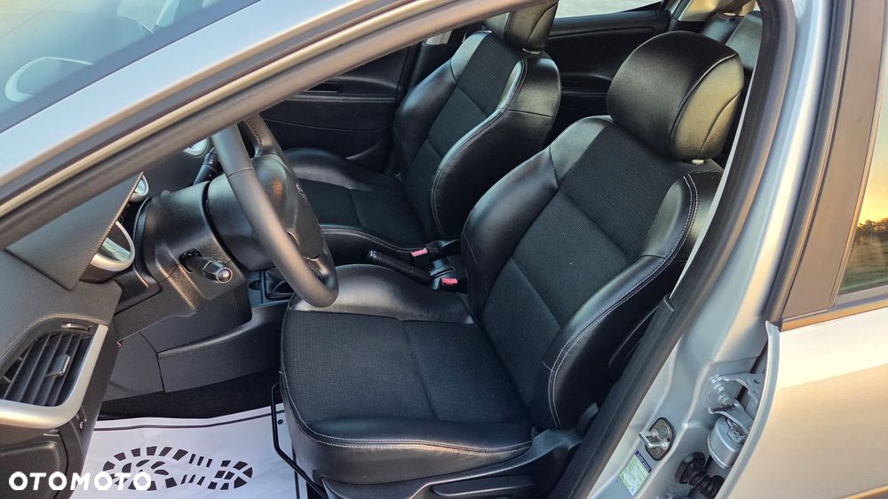 Peugeot 207 95 VTi Urban Style - 25