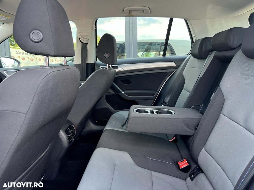 Volkswagen Golf - 29