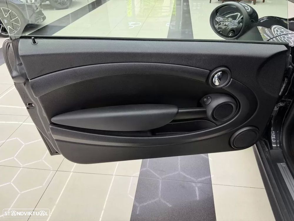MINI 3 Portas One D - 21