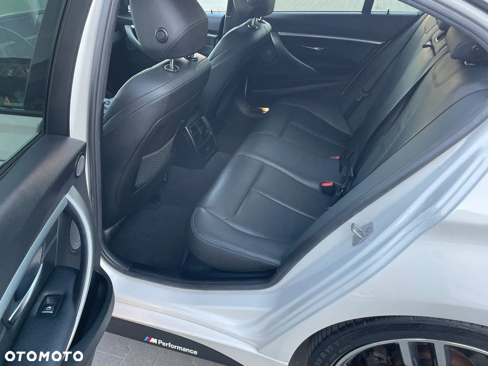 BMW Seria 3 330e iPerformance M Sport Shadow - 33