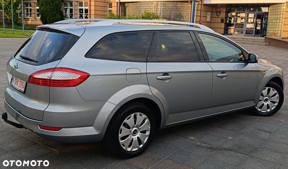 Ford Mondeo 2.0 Ambiente - 22