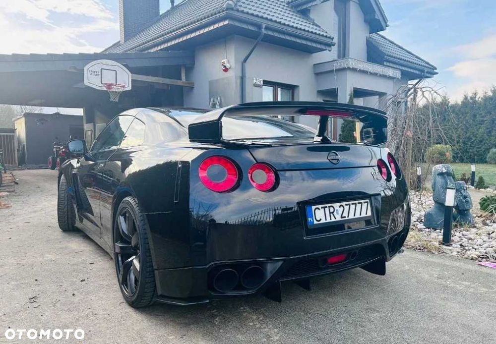 Nissan GT-R