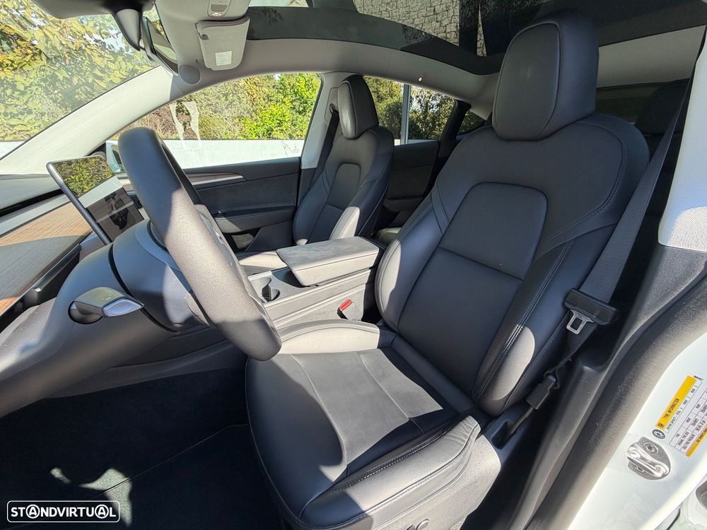 Tesla Model Y Long Range Dual Motor AWD - 8