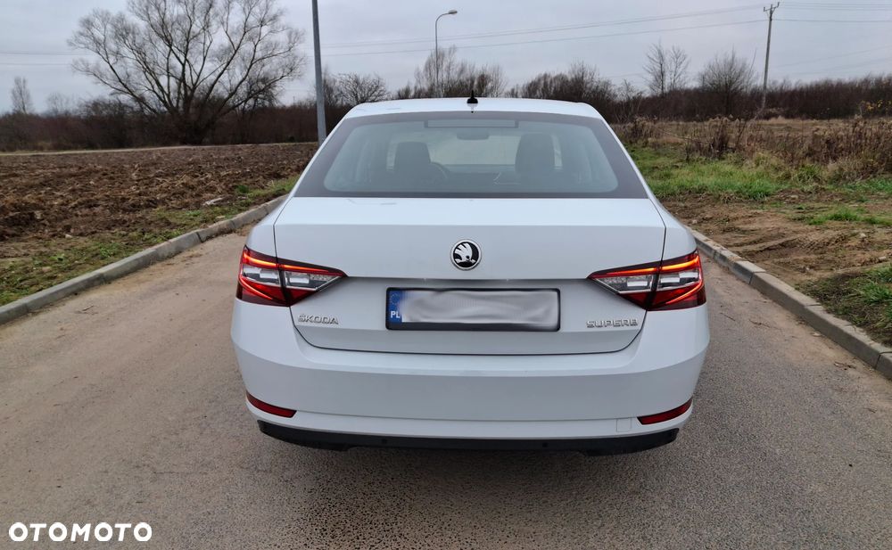 Skoda Superb 2.0 TDI Ambition DSG7 - 4