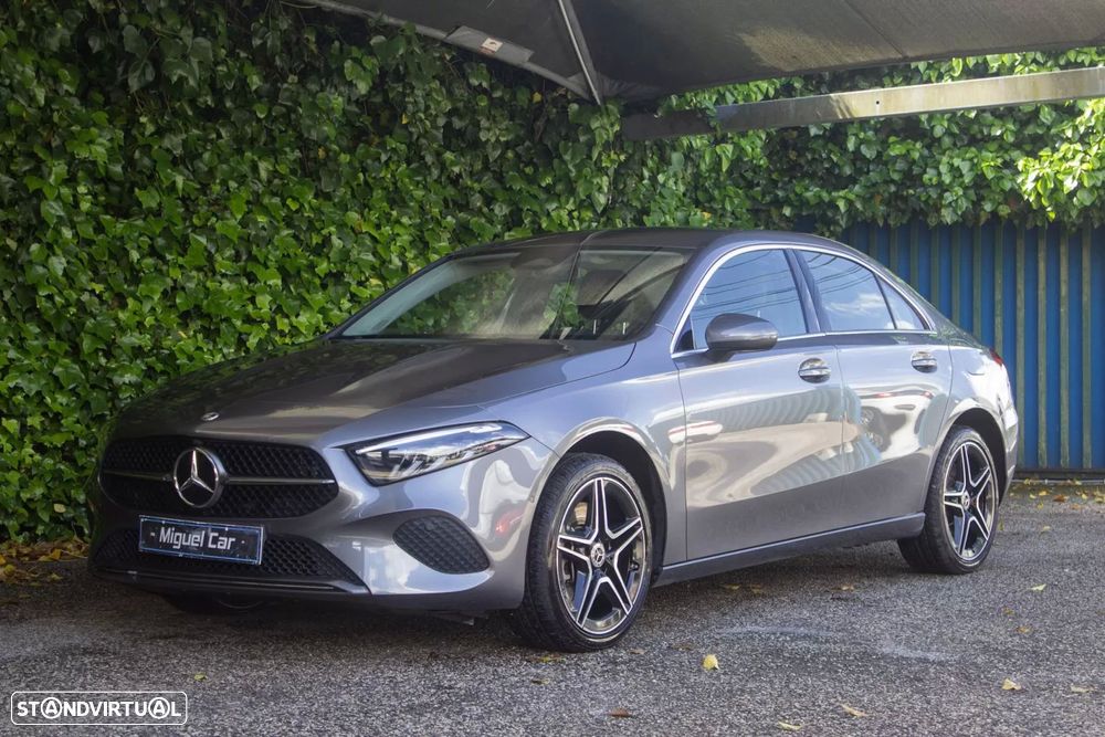 Mercedes-Benz A 250 Limousine e AMG Line - 3