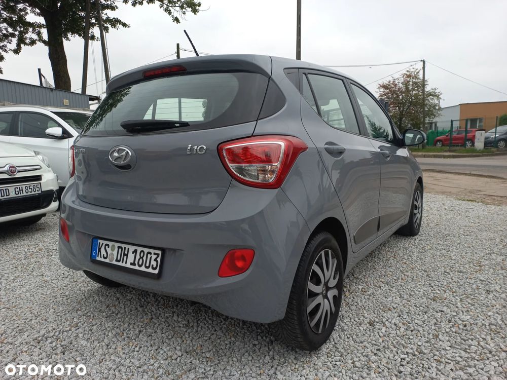 Hyundai i10 1.0 Fifa World Cup Edition - 10