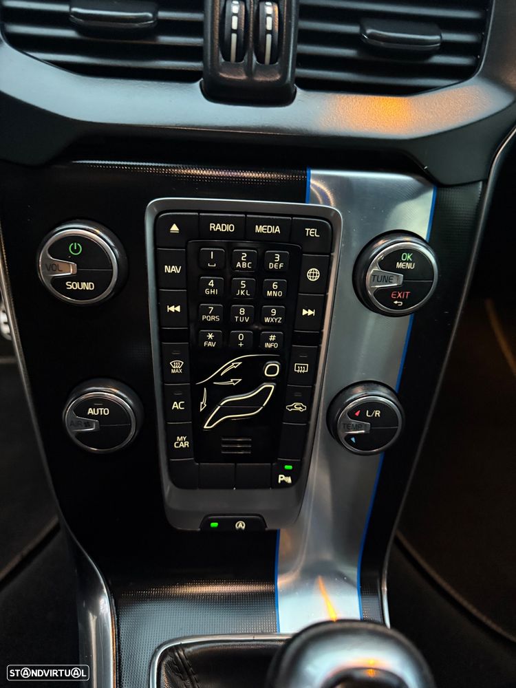 Volvo V40 D2 R Design - 34