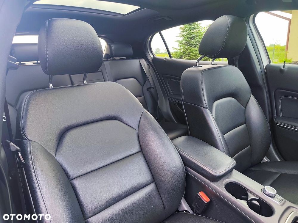 Mercedes-Benz GLA 250 7G-DCT - 16