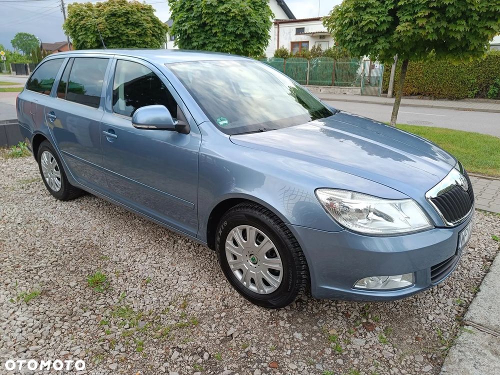 Skoda Octavia 1.6 Combi Ambiente - 10
