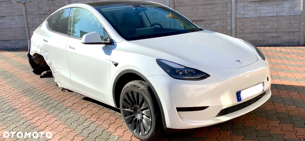 Tesla Y - 4