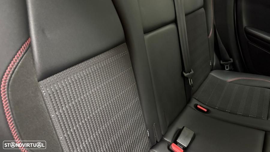 Peugeot 2008 1.2 PureTech GT Line - 32