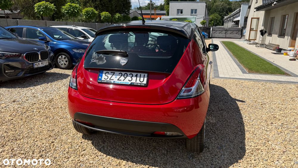 Lancia Ypsilon Y 1.2 8v Black & Red Edition - 39