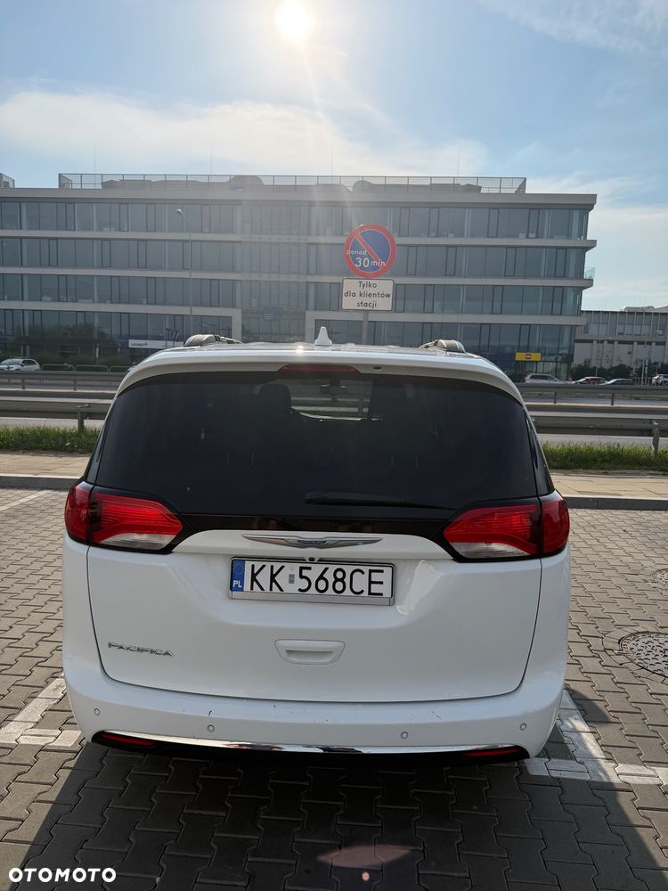 Chrysler Pacifica - 2
