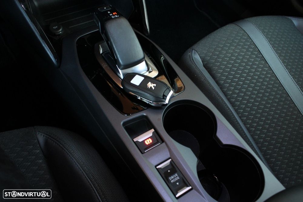 Peugeot e-2008 Allure - 40