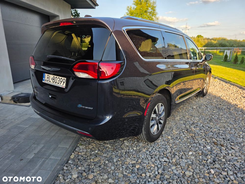 Chrysler Pacifica - 8