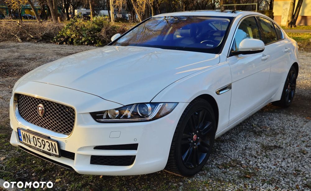 Jaguar XE 25t Pure - 1