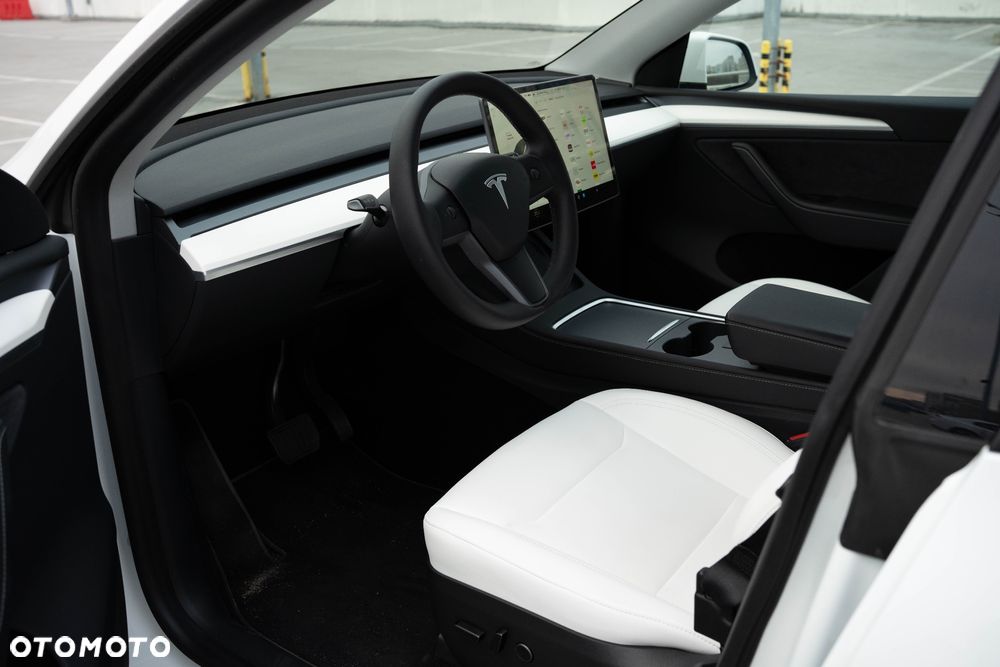 Tesla Y - 14
