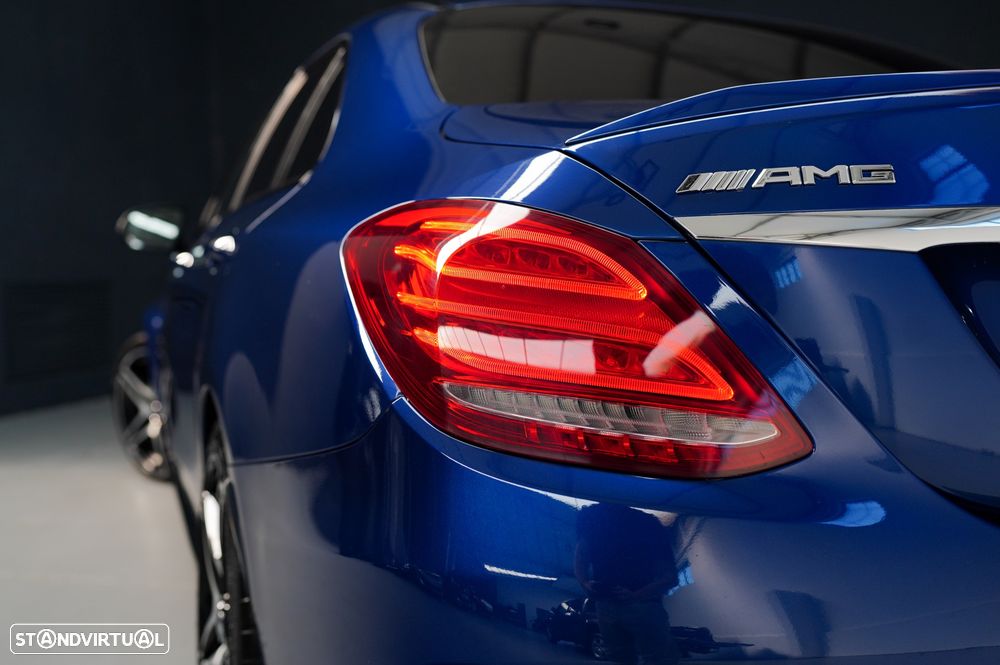 Mercedes-Benz C 63 AMG S - 32
