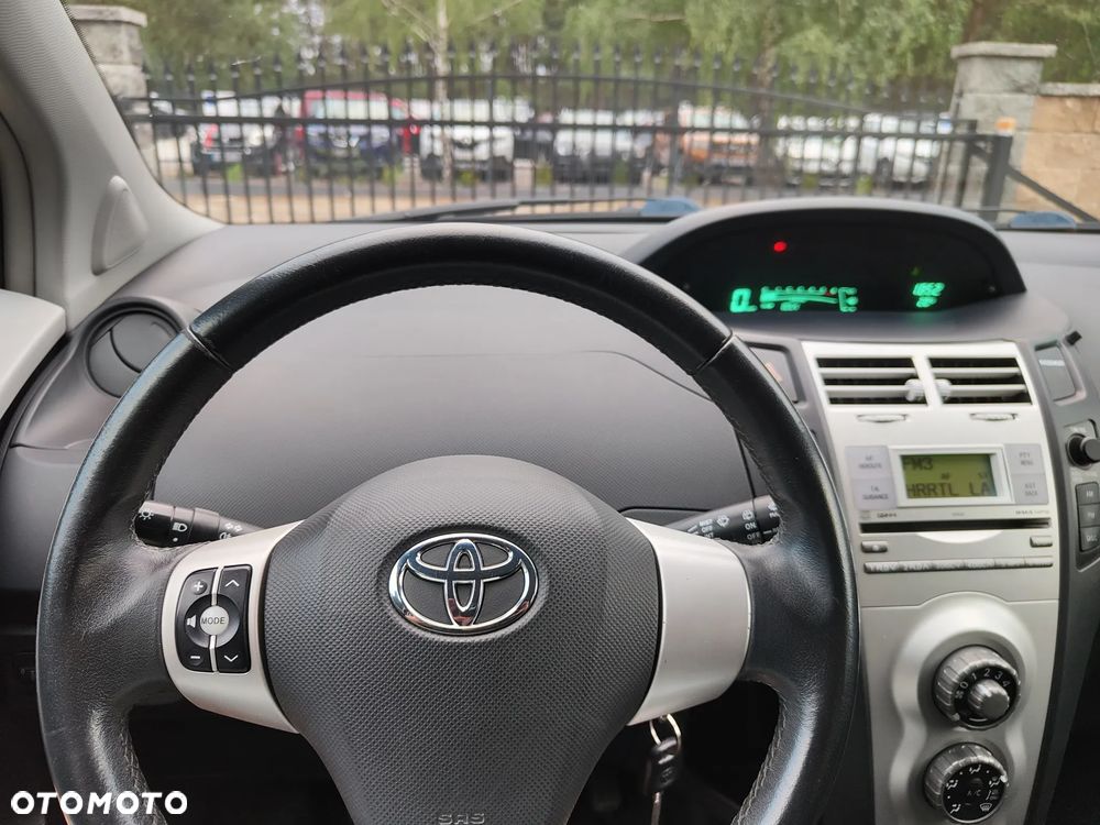 Toyota Yaris 1.4 D-4D Sol - 23
