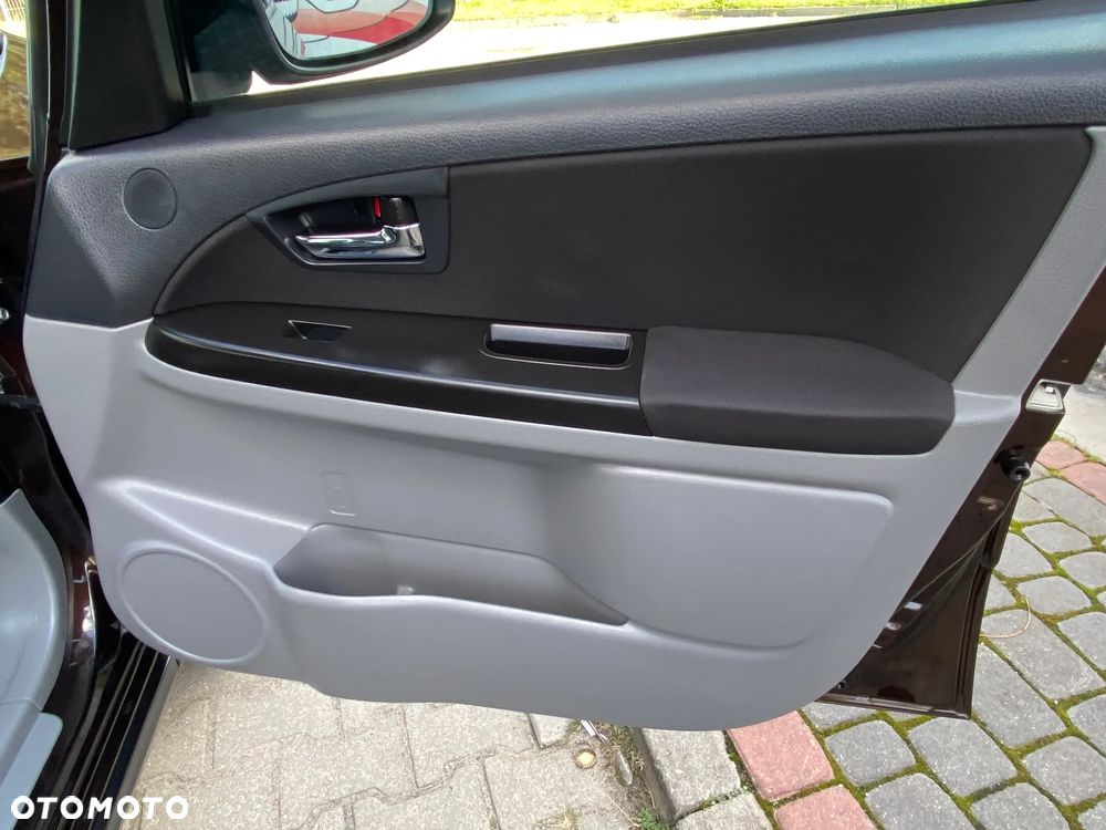 Suzuki SX4 1.6 Comfort Plus - 38