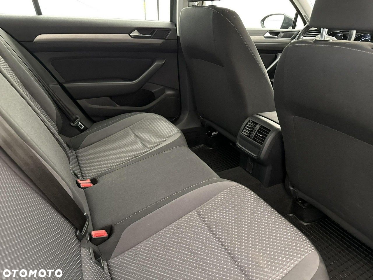 Volkswagen Passat - 22