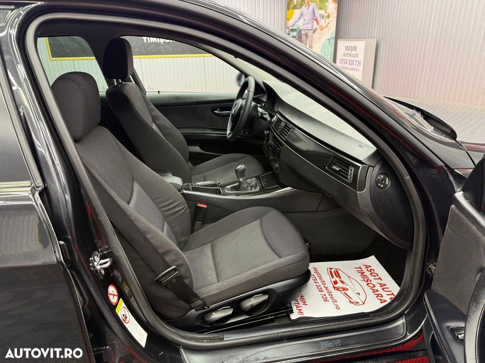 BMW Seria 3 320d Touring - 12