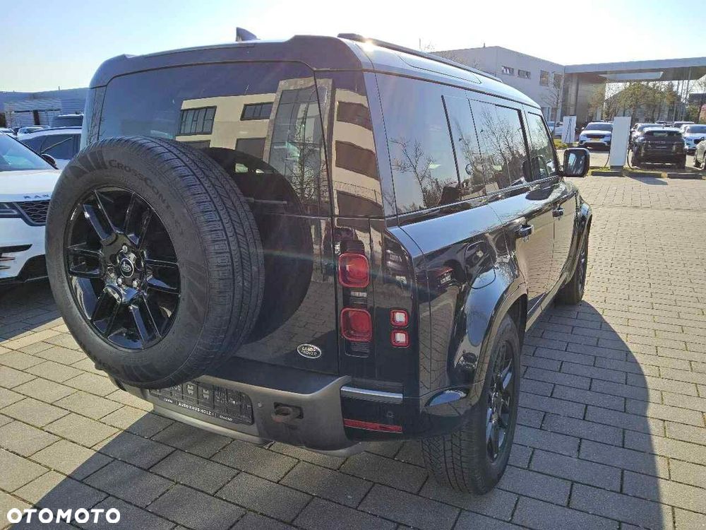 Land Rover Defender 110 D300 X-Dynamic S - 4