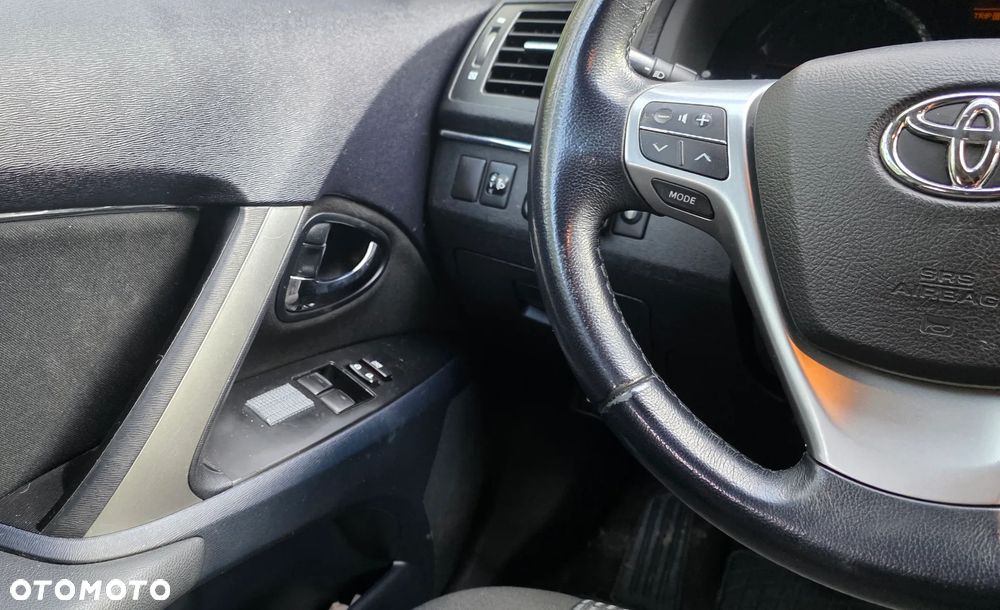 Toyota Avensis 1.6 Active - 9