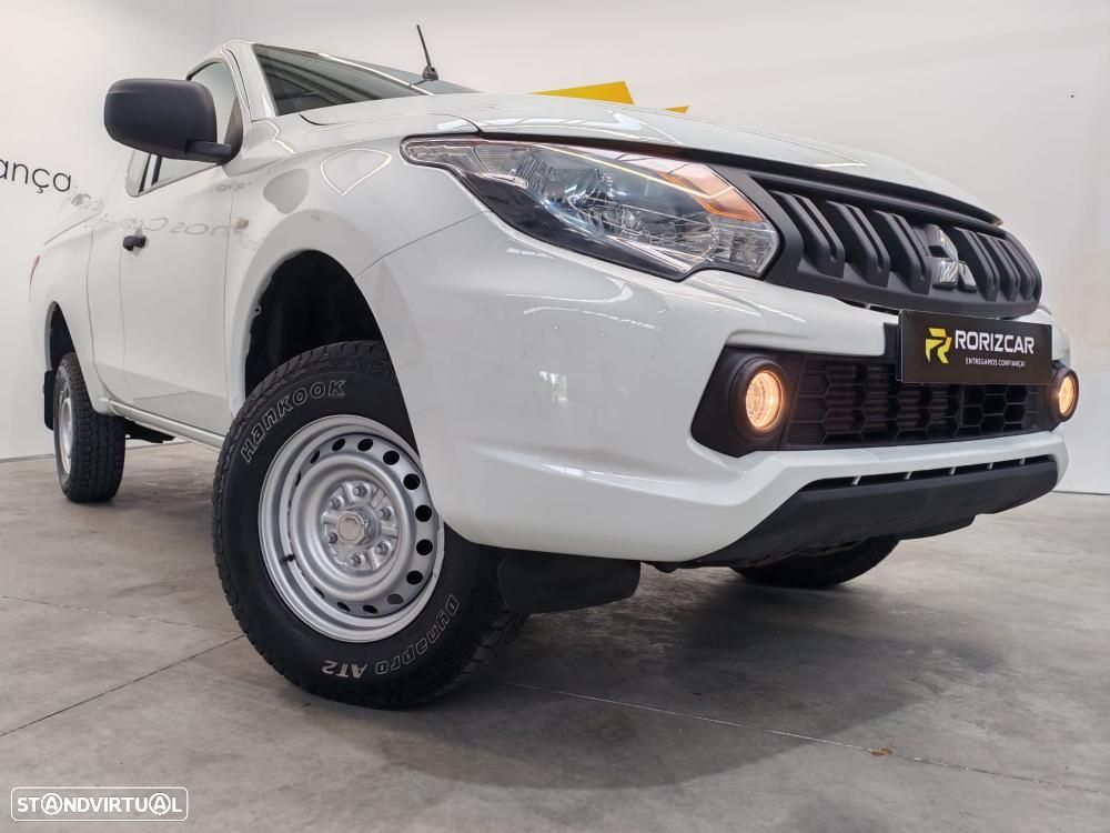Mitsubishi L200 2.4 DI-D Club Invite Strakar Look CC 4WD - 9