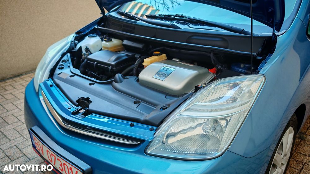 Toyota Prius (Hybrid) - 6