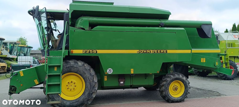 John Deere 2256 - 4