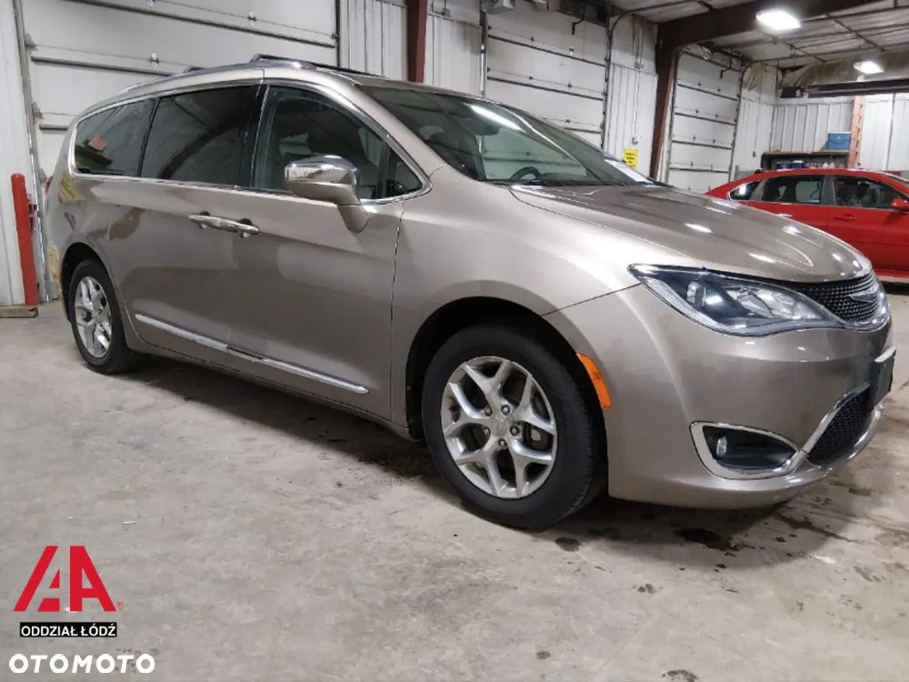 Chrysler Pacifica - 1