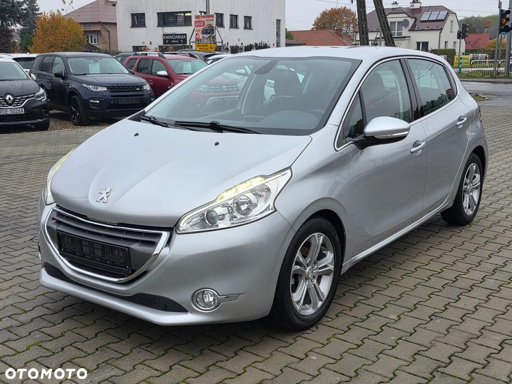 Peugeot 208 2013 photo 3