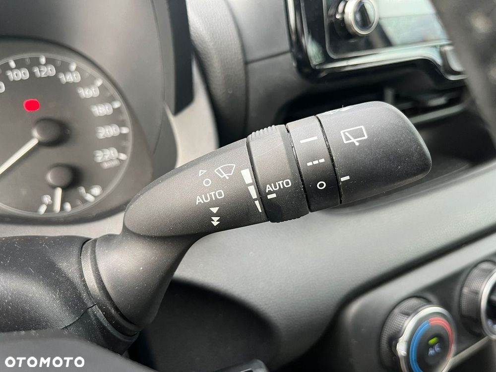 Toyota Yaris - 25