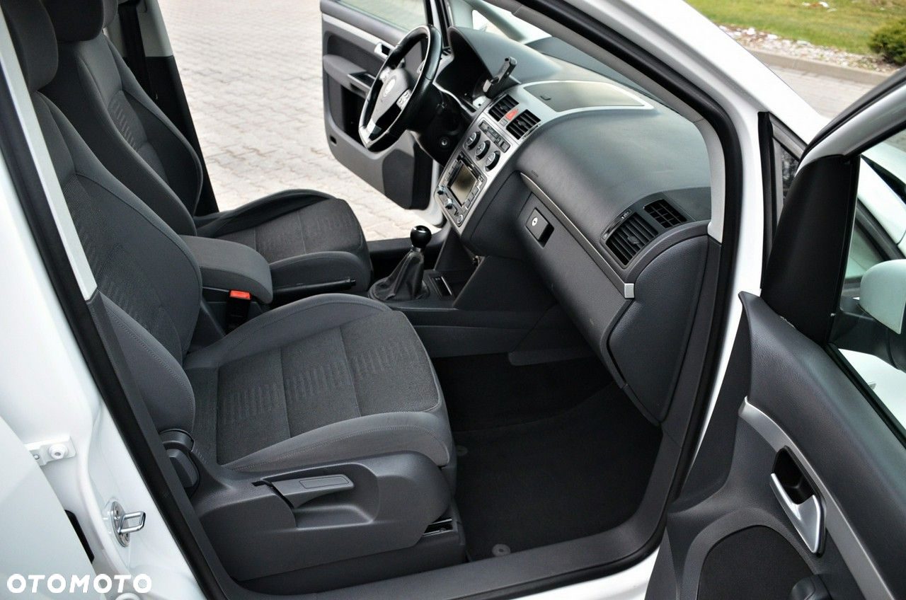 Volkswagen Touran - 6