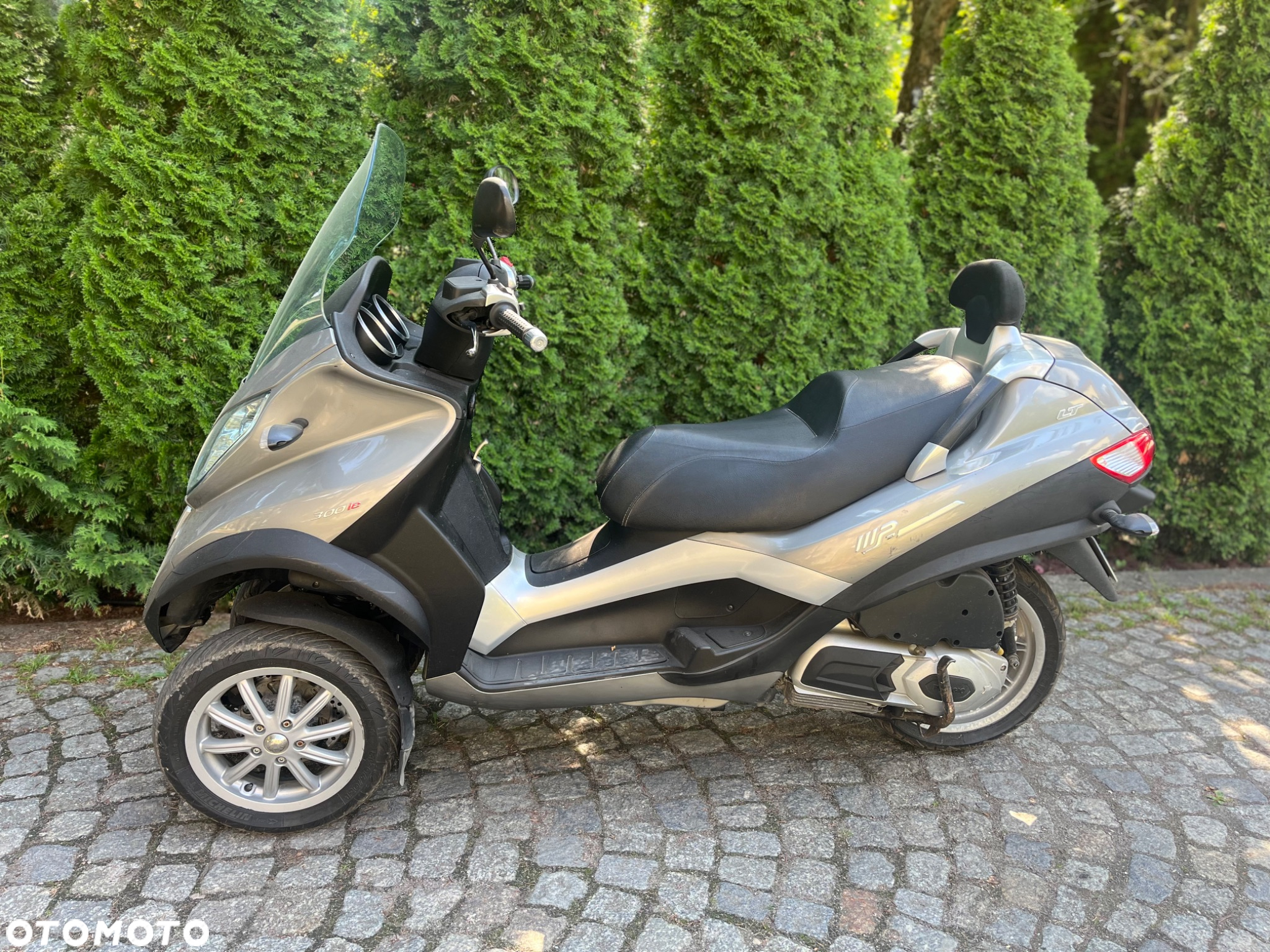 Piaggio MP-3 - 10
